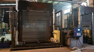 Máquina de prensagem a quente de madeira compensada hidráulica com carregamento e descarregamento semiautomático
